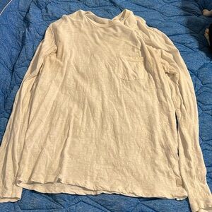 Vuori men’s long sleeve rise tee. Size L. Like new condition, only worn once